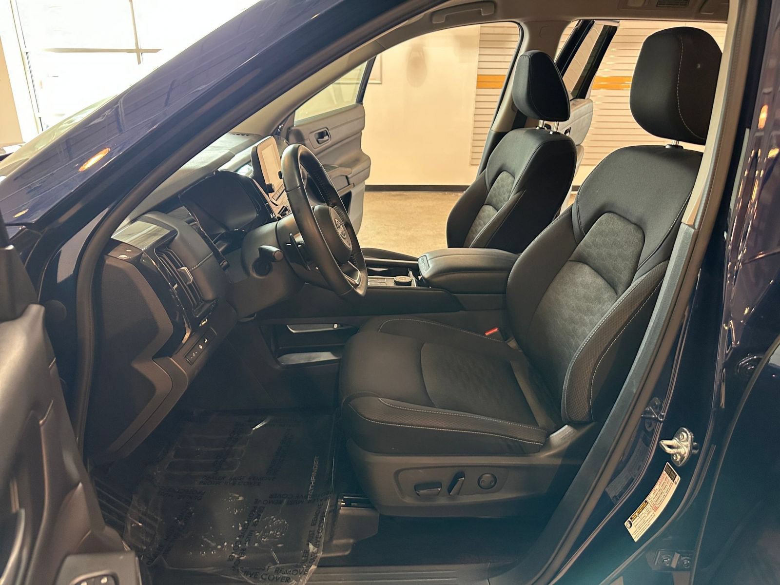 Used 2025 Nissan Pathfinder SV AWD/4WD image 28