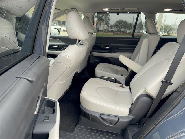 Used 2025 Toyota Grand Highlander XLE image 10