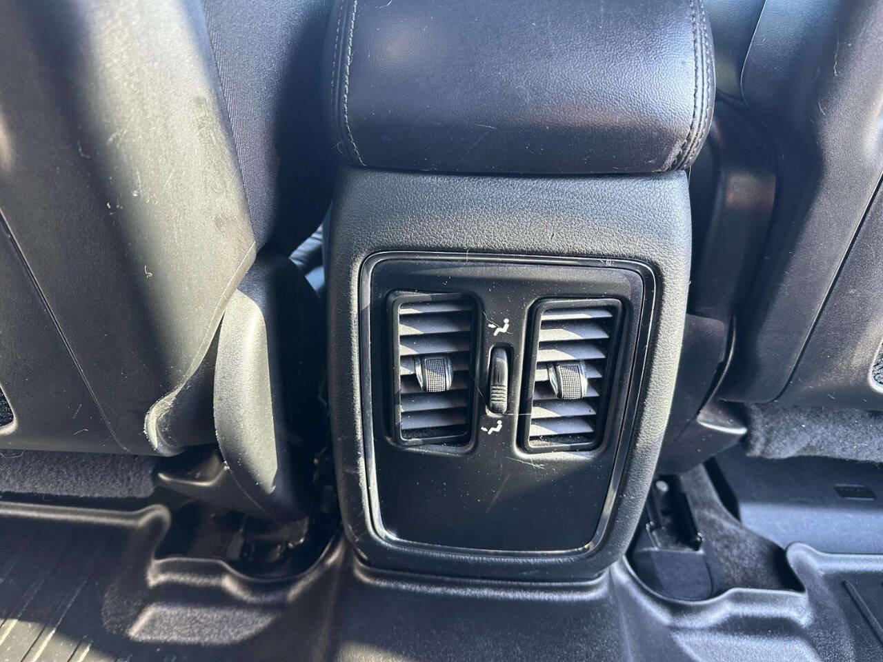 Used 2018 Jeep Grand Cherokee Laredo image 21