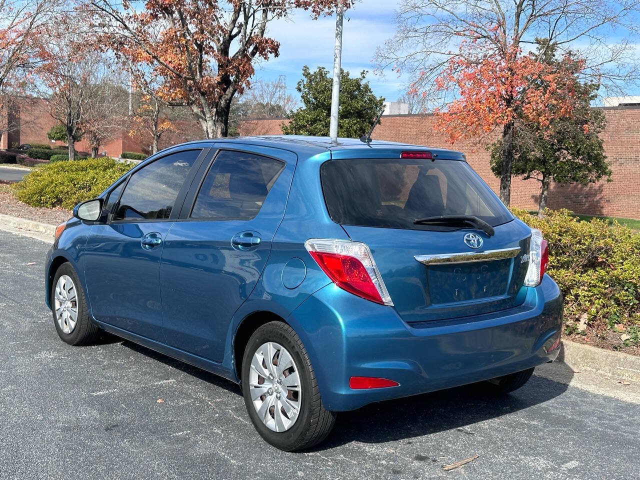 Used 2014 Toyota Yaris L FWD image 8