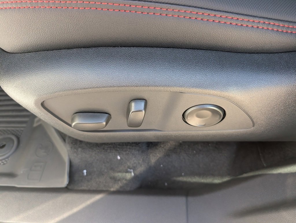 New 2026 Chevrolet Traverse RS w/ LPO, Floor Liner Package image 10