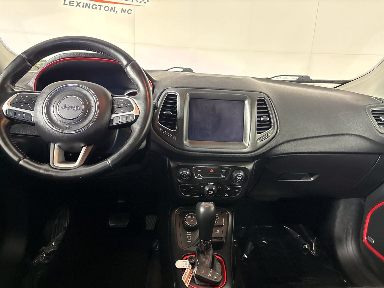 Used 2021 Jeep Compass Trailhawk w/ Sun and Sound Group AWD/4WD image 28