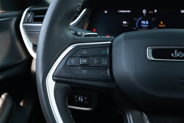 Used 2023 Jeep Grand Cherokee L Laredo RWD image 12