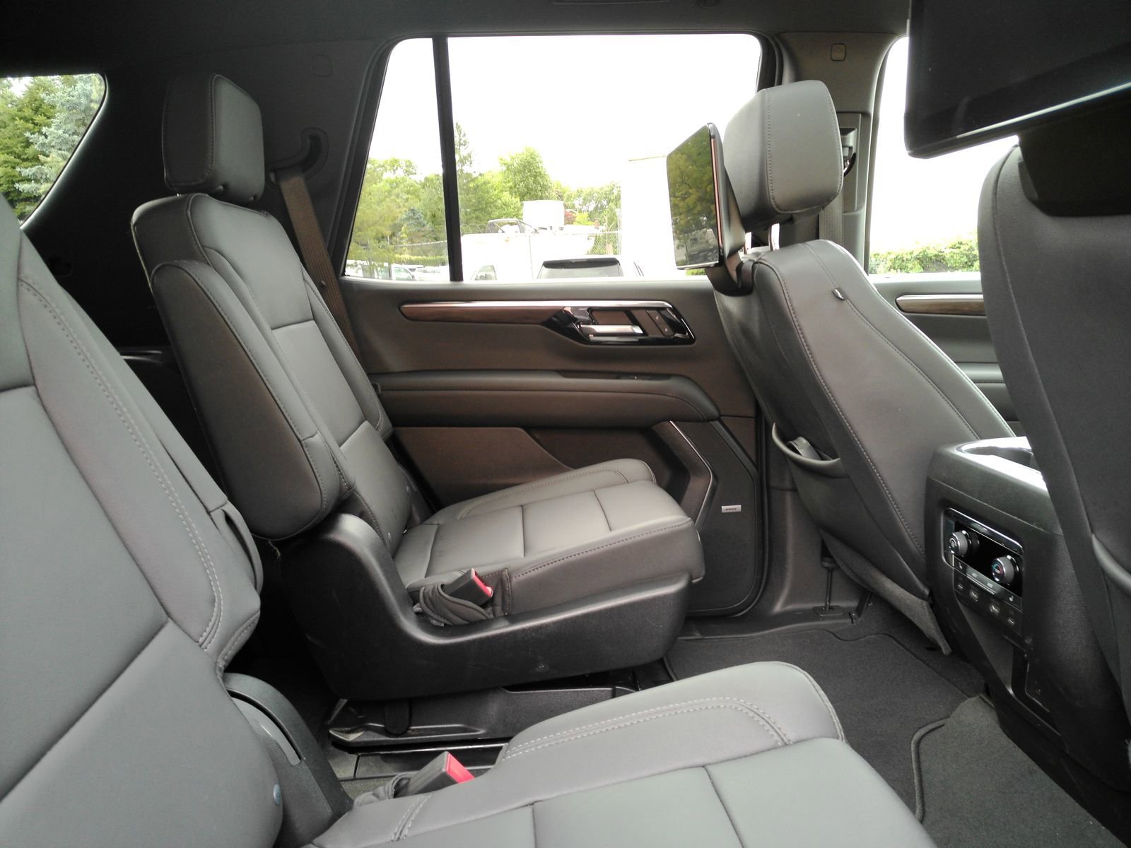 Certified 2026 Chevrolet Tahoe Z71 w/ Z71 Off-Road Package AWD/4WD image 20