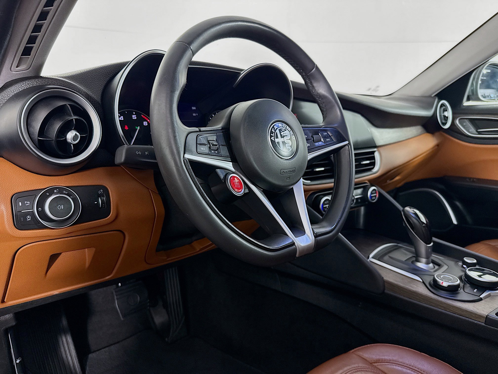 Used 2019 Alfa Romeo Giulia Ti image 22