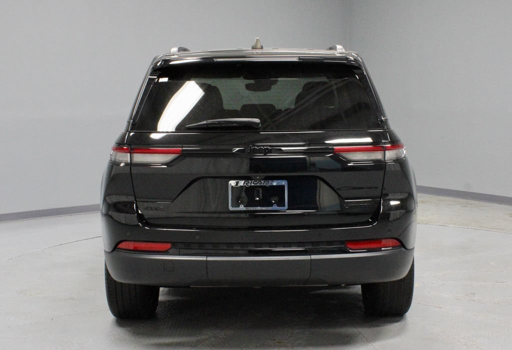 Used 2023 Jeep Grand Cherokee Limited w/ Black Appearance Package AWD/4WD image 9