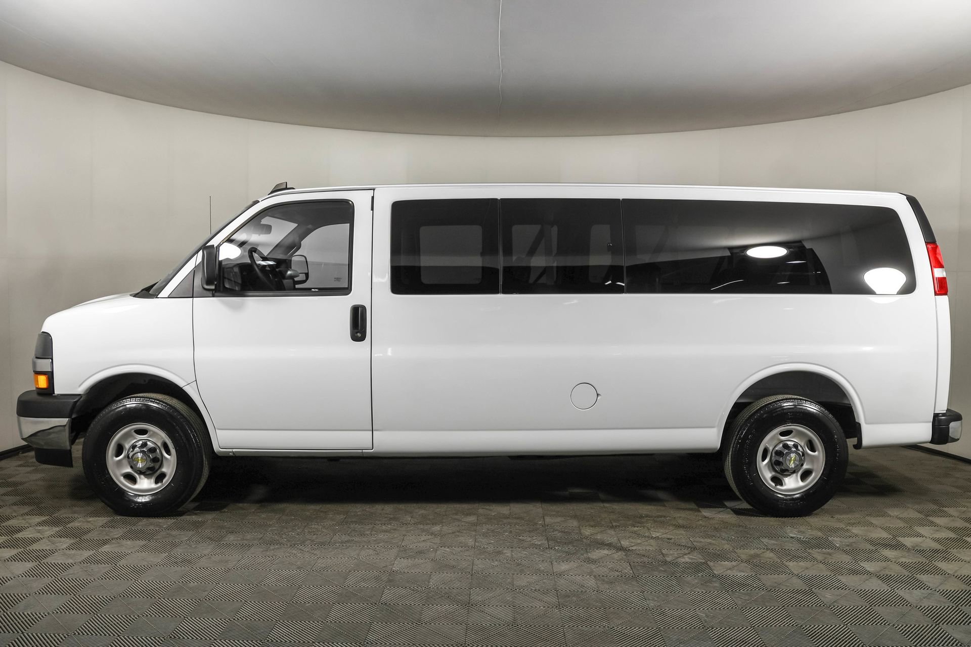Used 2025 Chevrolet Express 3500 LT w/ LT Preferred Equipment Group image 19