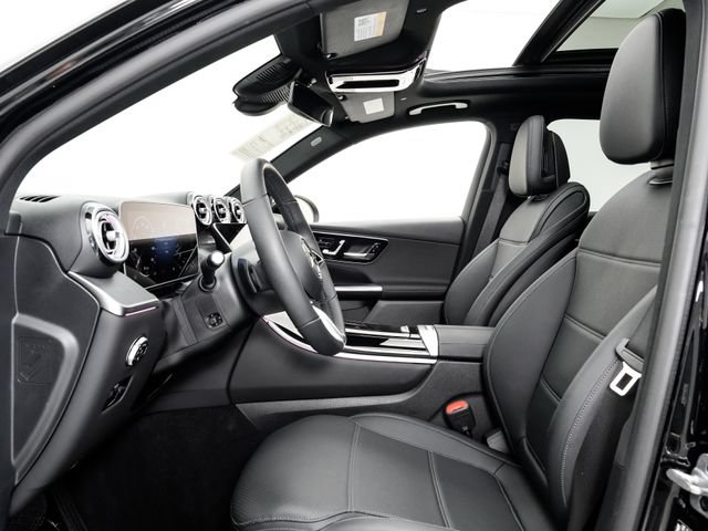 Used 2025 Mercedes-Benz GLC 300 4MATIC image 6