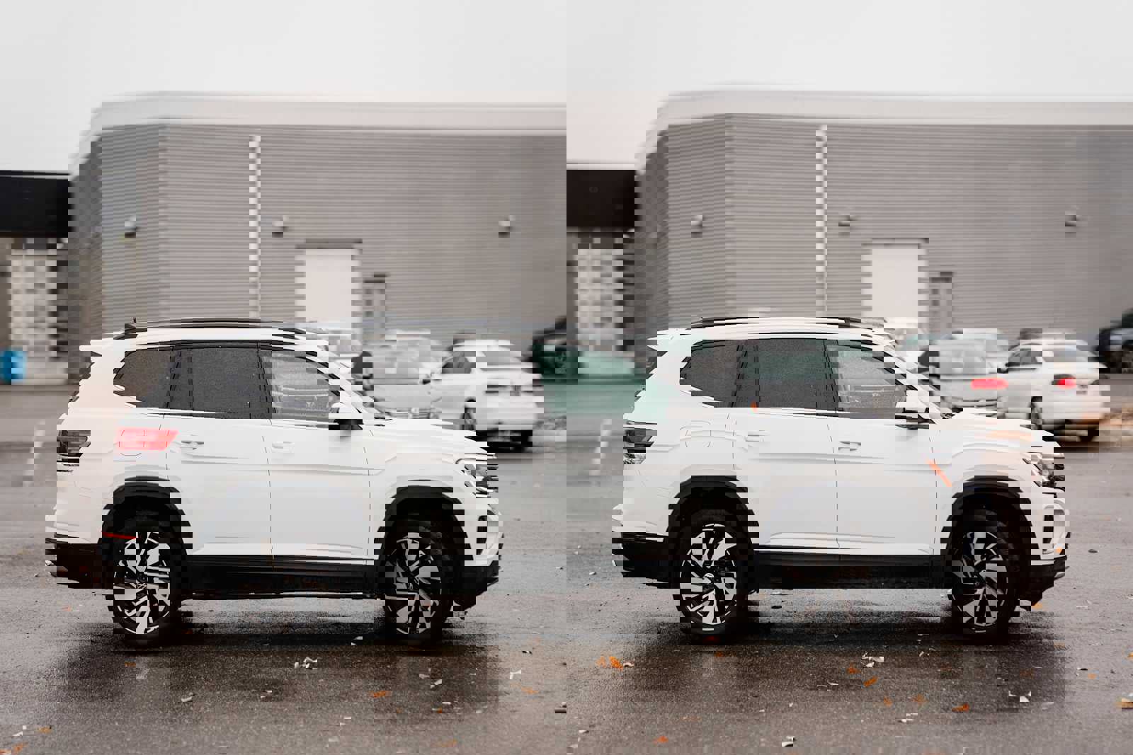 Used 2025 Volkswagen Atlas SE image 5