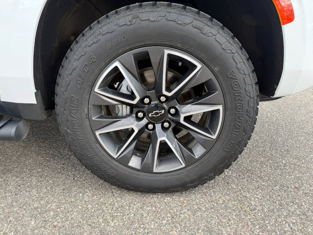 Used 2022 Chevrolet Suburban Z71 image 26