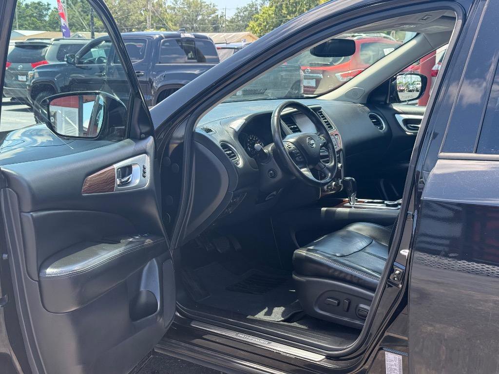 Used 2017 Nissan Pathfinder Platinum w/ Cargo Package image 11