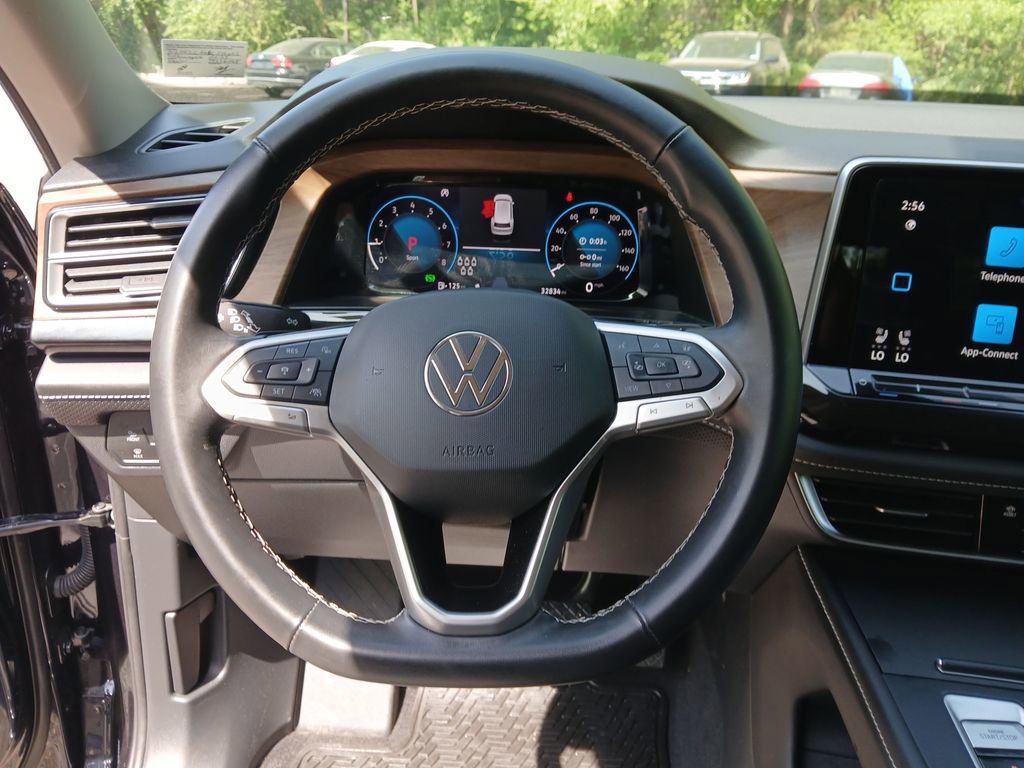 Used 2025 Volkswagen Atlas SE image 29