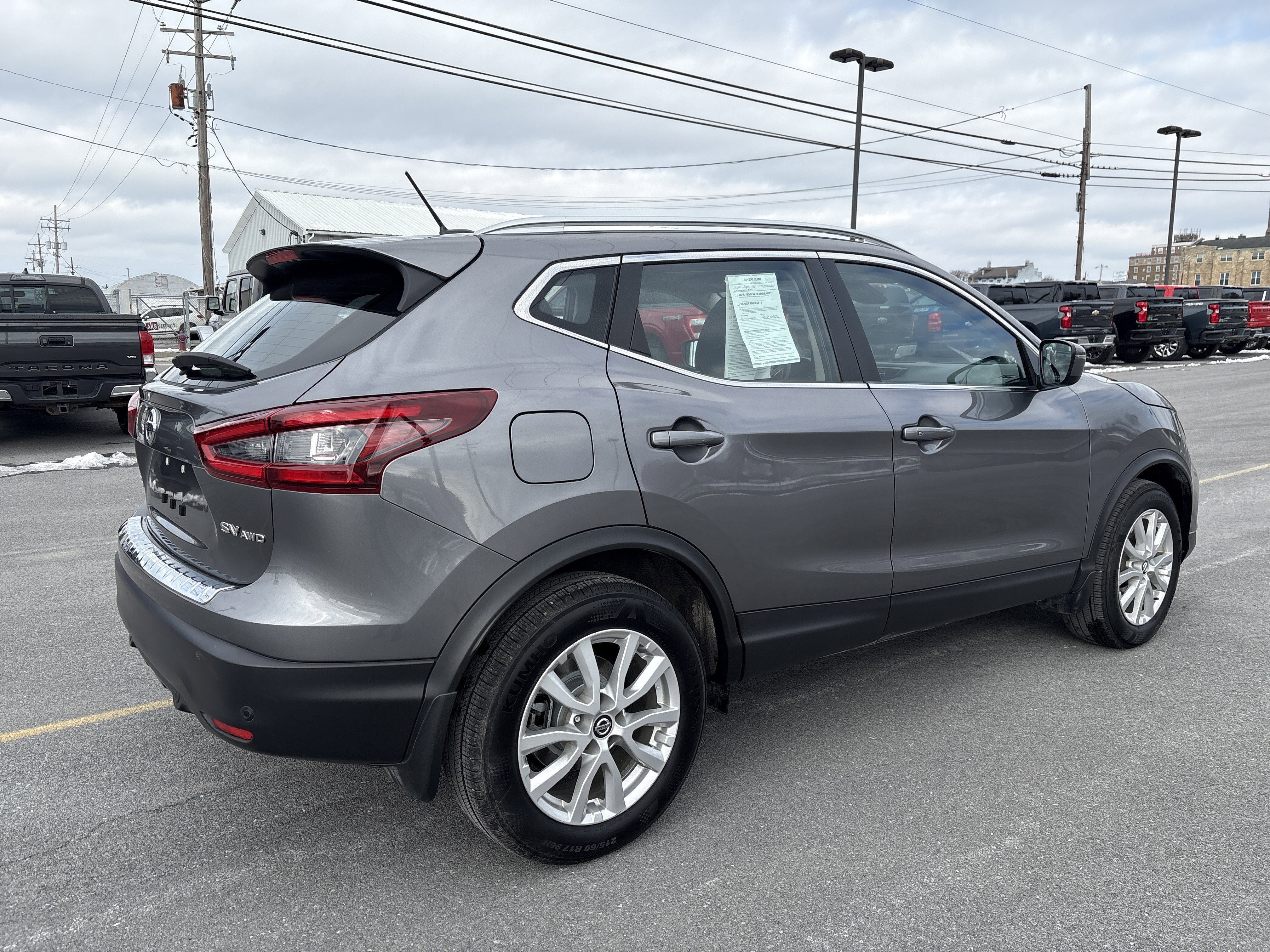Used 2022 Nissan Rogue Sport SV image 3