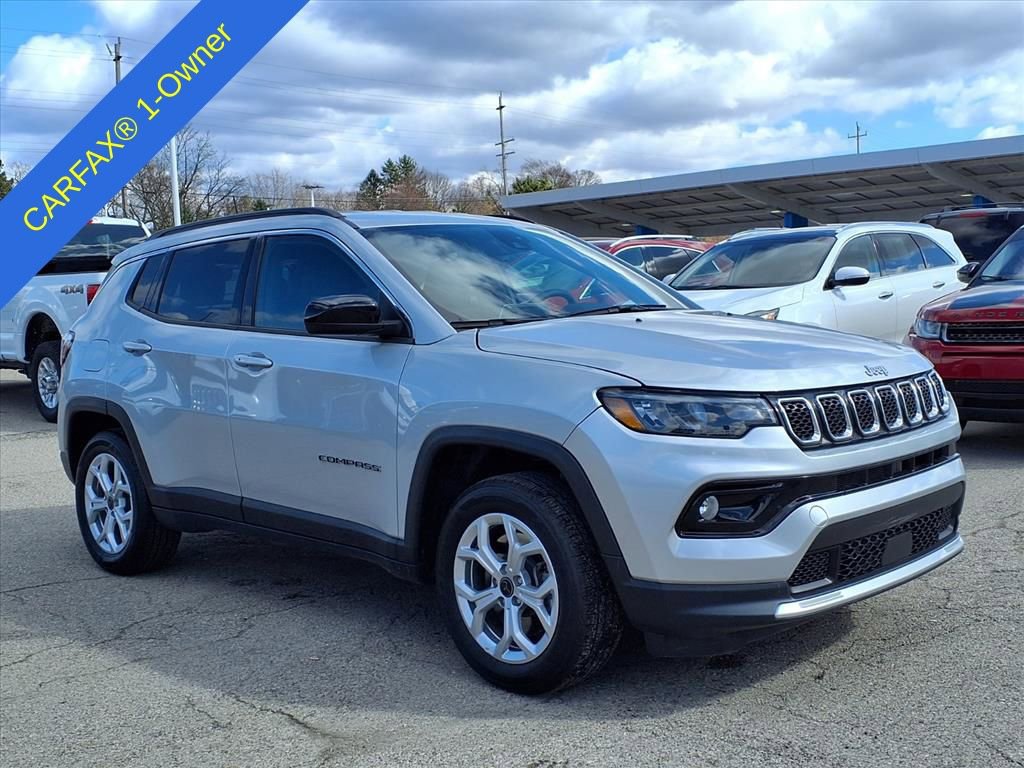 Used 2025 Jeep Compass Latitude image 3