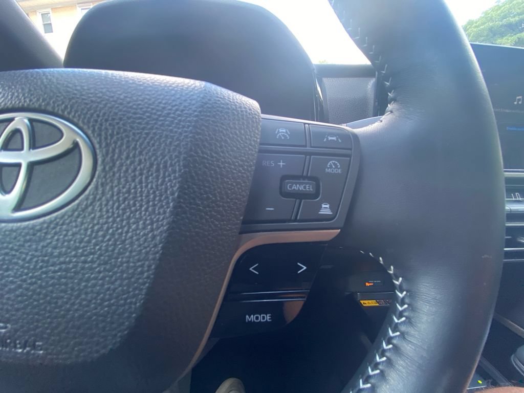 Used 2025 Toyota Camry SE w/ Convenience Package FWD image 20