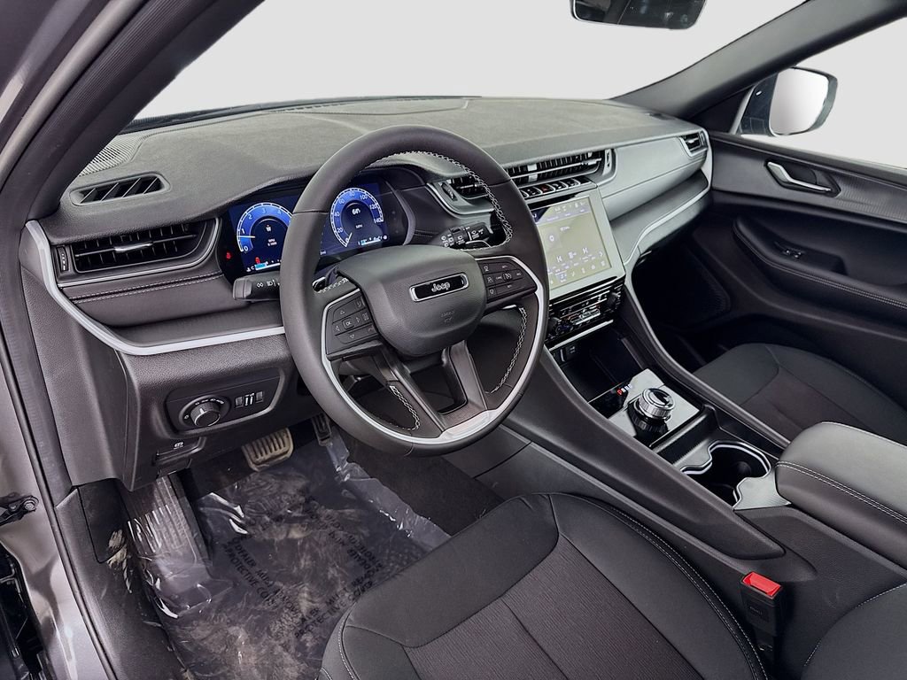 New 2025 Jeep Grand Cherokee Laredo image 22