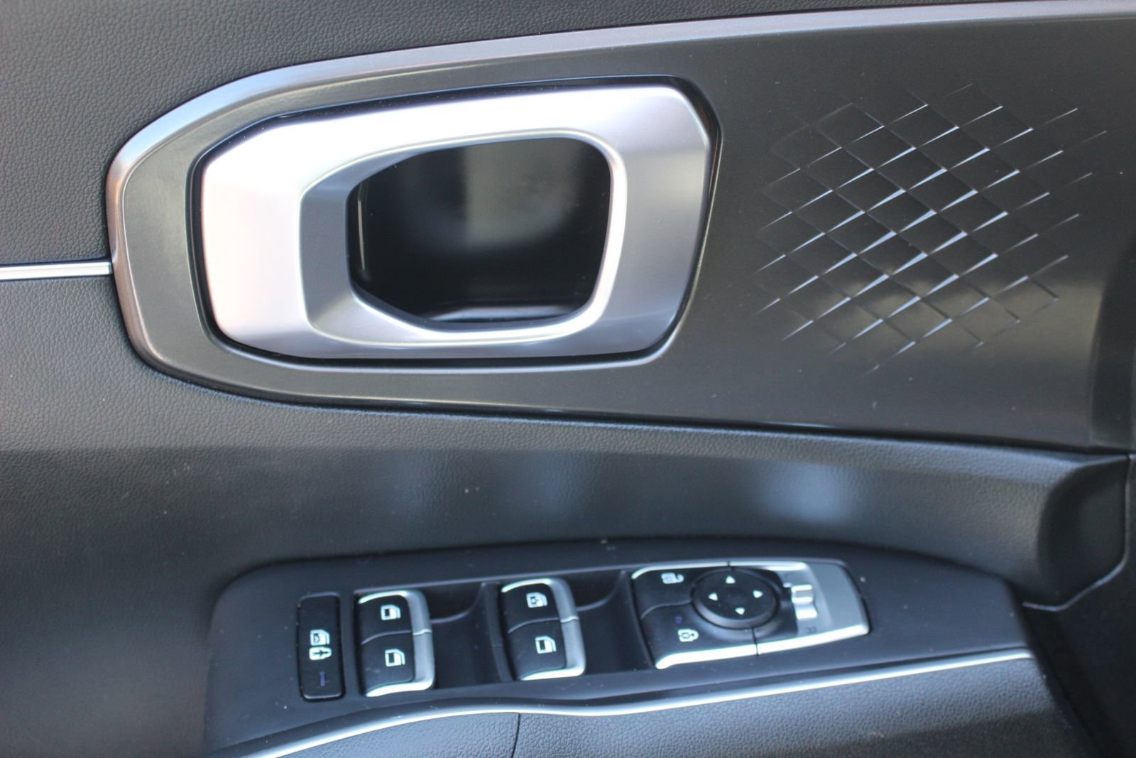 Used 2023 Kia Sorento LX image 18