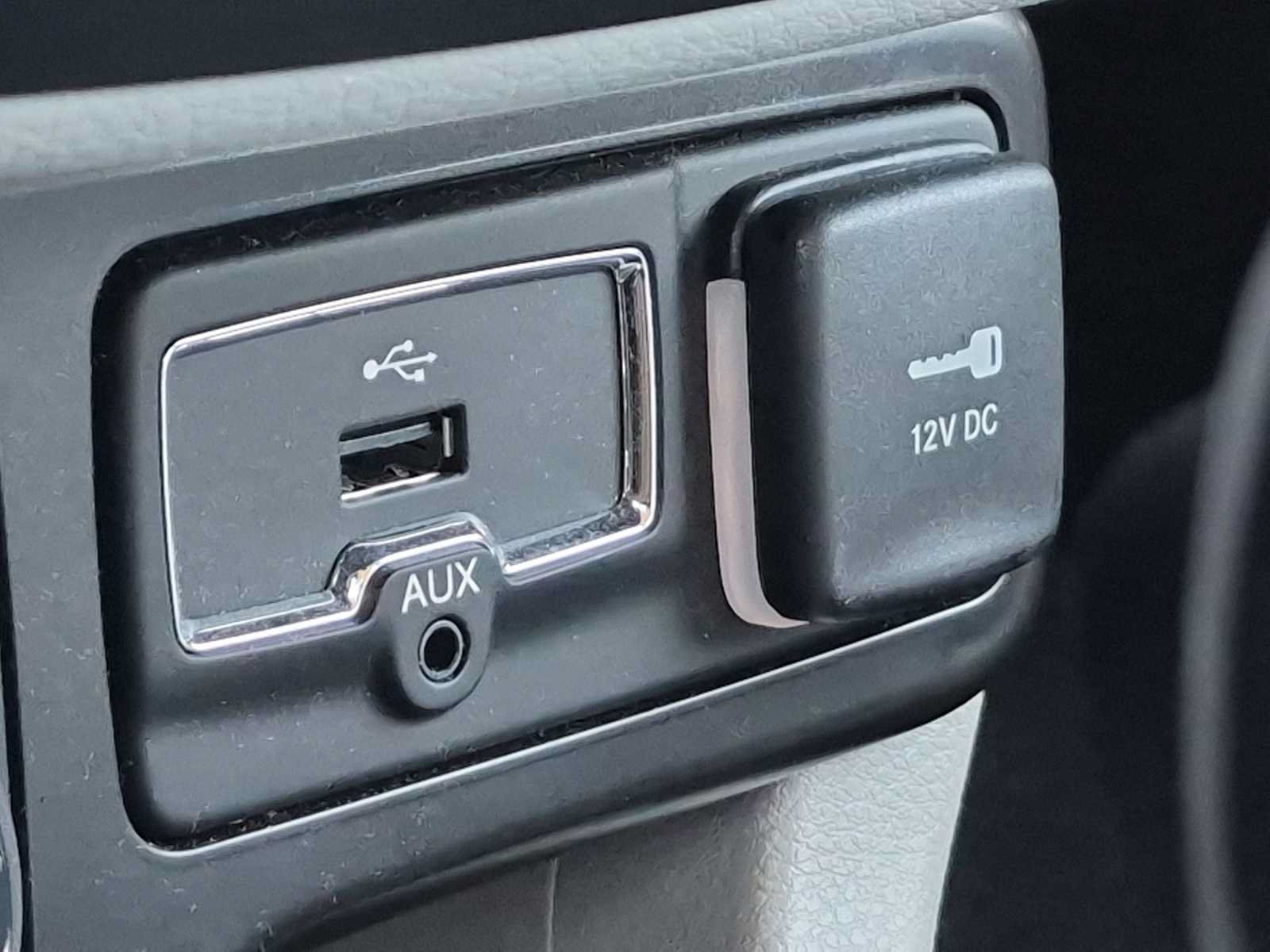 Used 2020 Jeep Renegade Limited w/ UConnect 8.4 Nav Group AWD/4WD image 32
