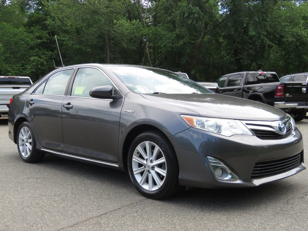 Used 2014 Toyota Camry XLE w/ Leather Package FWD image 3
