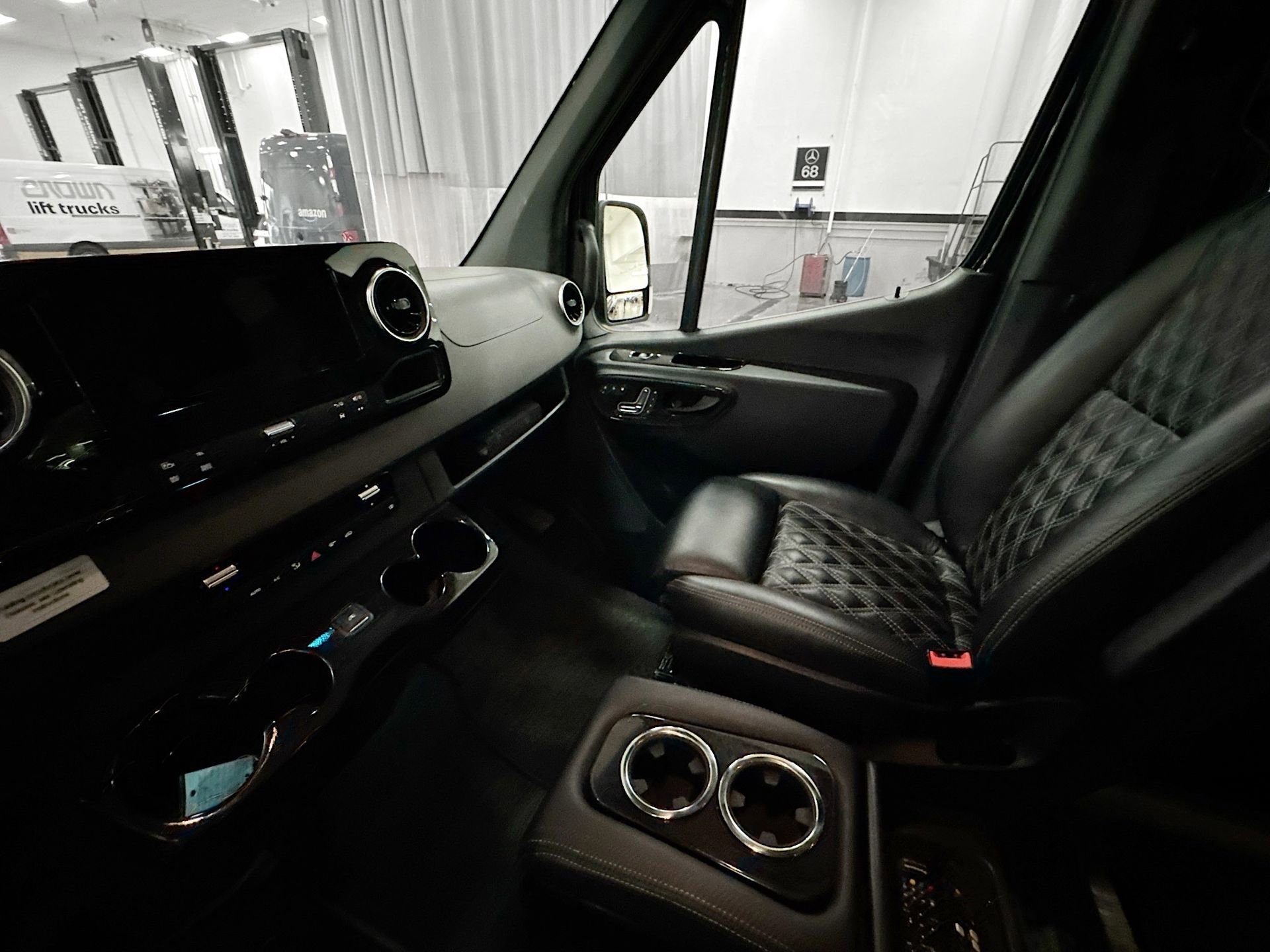 Used 2024 Mercedes-Benz Sprinter 2500 image 24