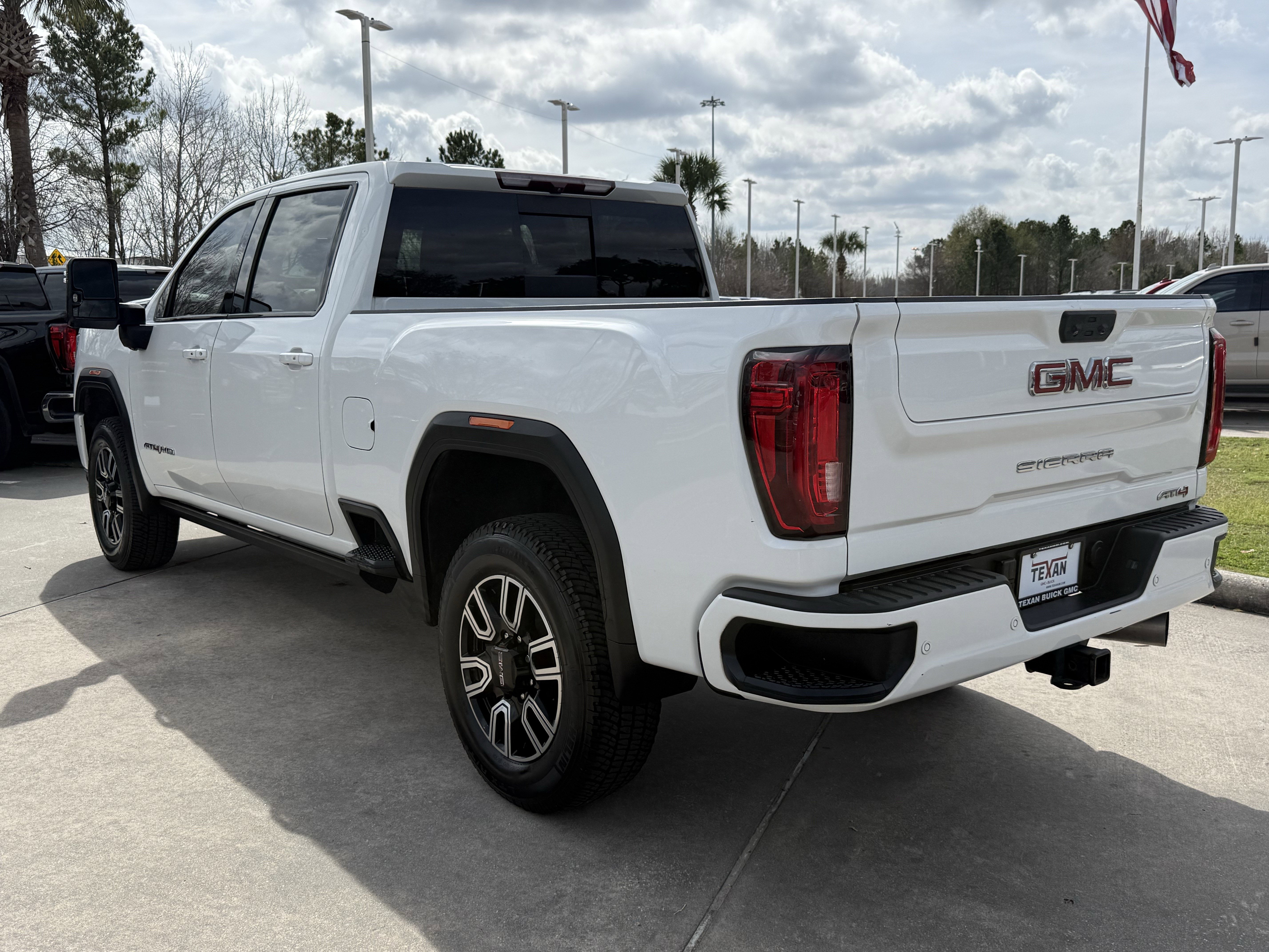 Used 2022 GMC Sierra 2500 AT4 w/ AT4 Preferred Package image 7
