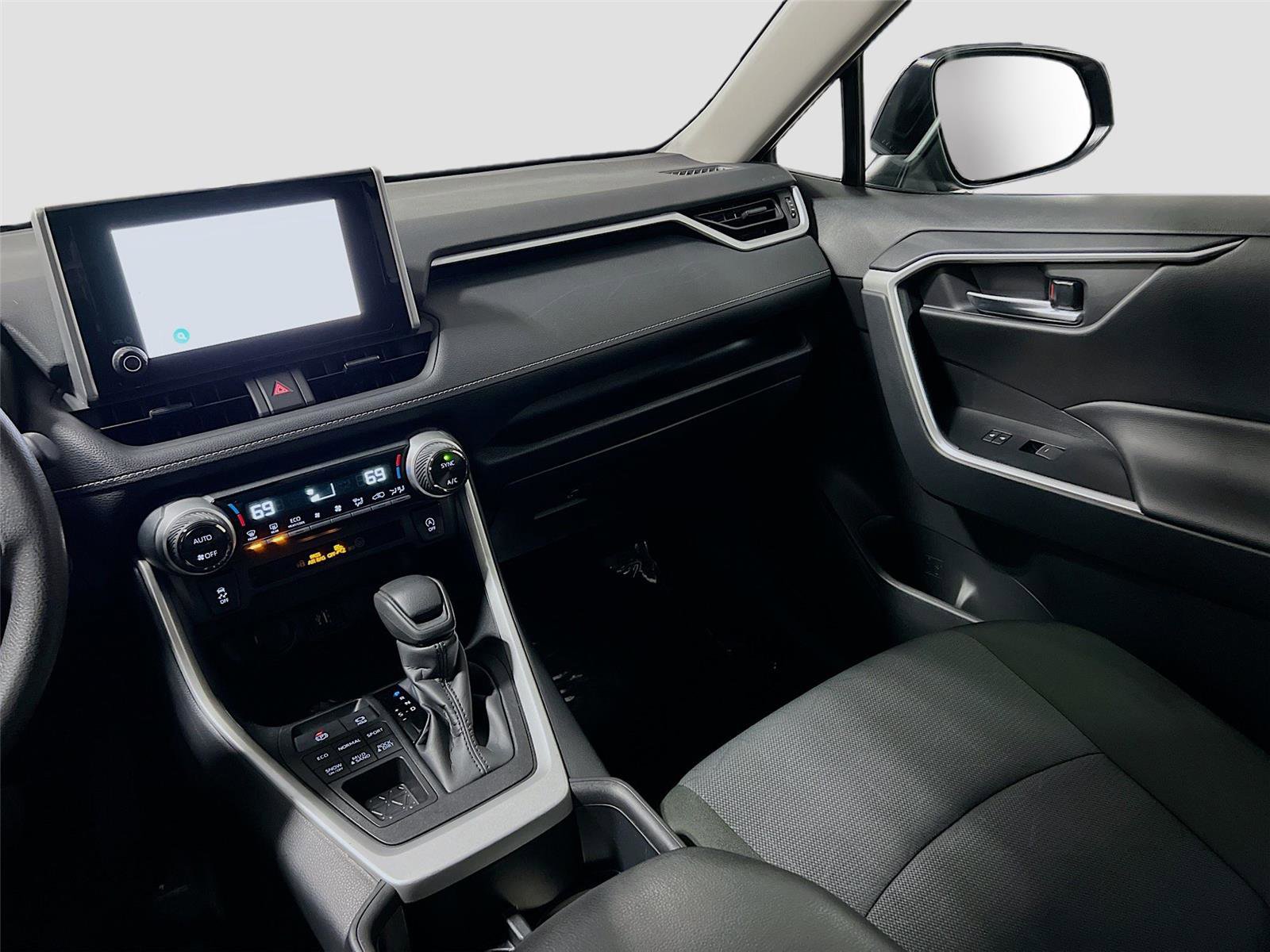 Used 2025 Toyota RAV4 XLE image 22