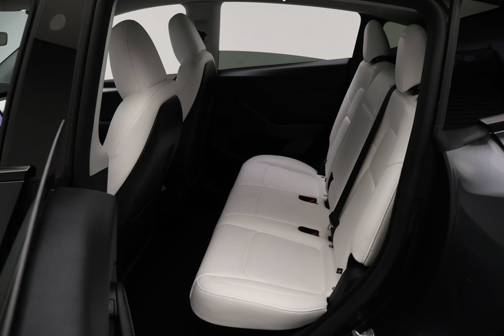 Used 2025 Tesla Model Y Long Range RWD image 19