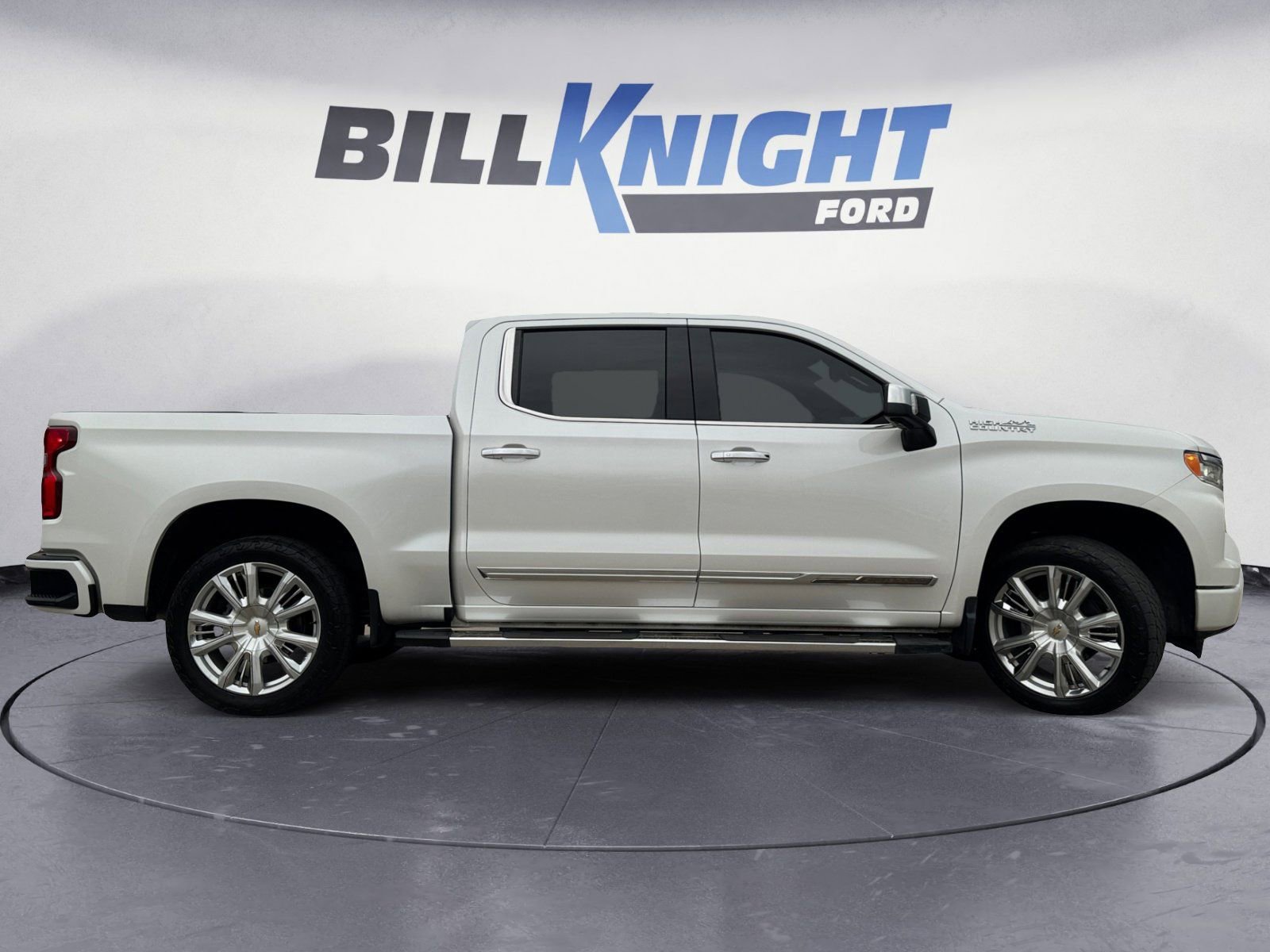 Used 2022 Chevrolet Silverado 1500 High Country w/ High Country Premium Package image 6