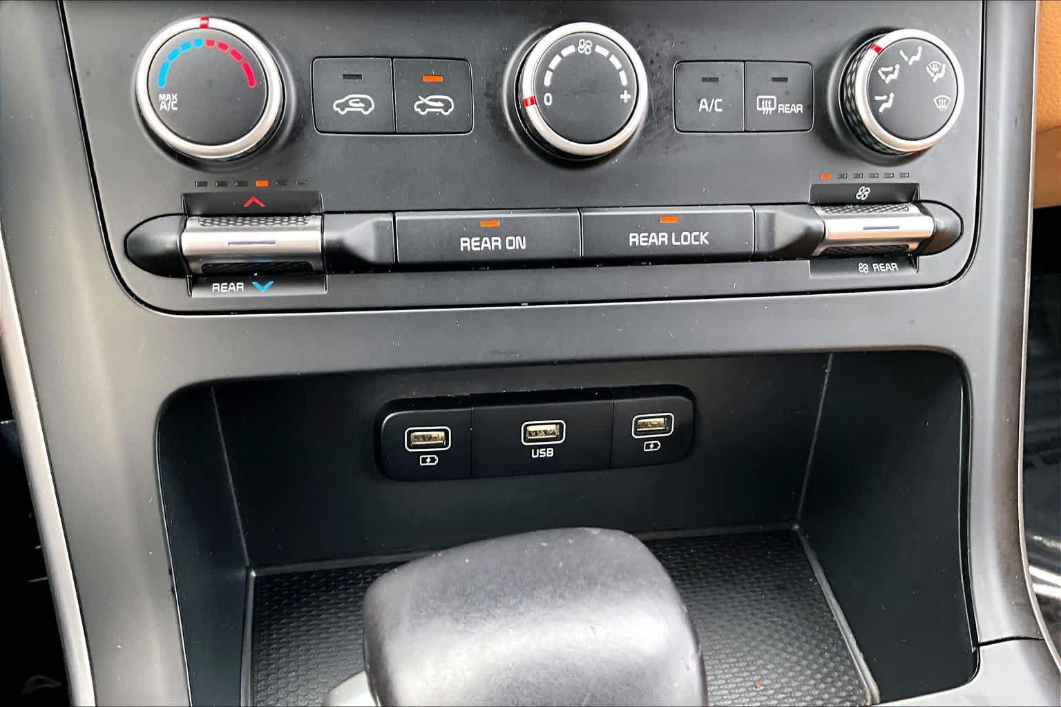 Used 2022 Kia Carnival LX FWD image 34