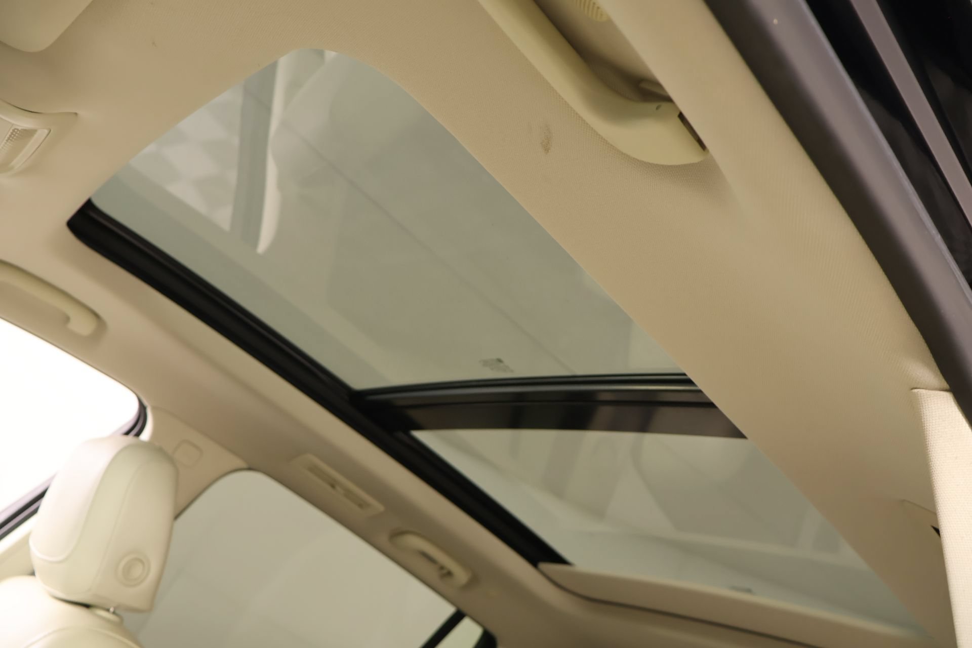 Used 2022 Cadillac XT6 Premium Luxury w/ LPO, Floor Liner Package AWD/4WD image 17