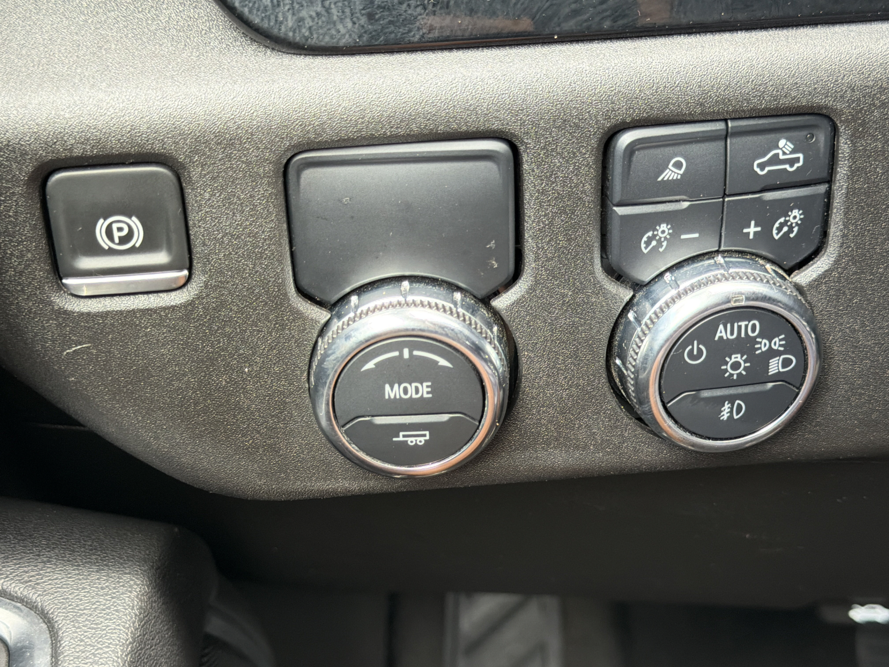 Used 2025 GMC Sierra 1500 SLT RWD image 15