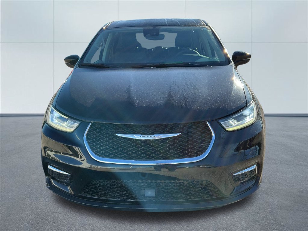 Used 2024 Chrysler Pacifica Touring-L FWD image 8