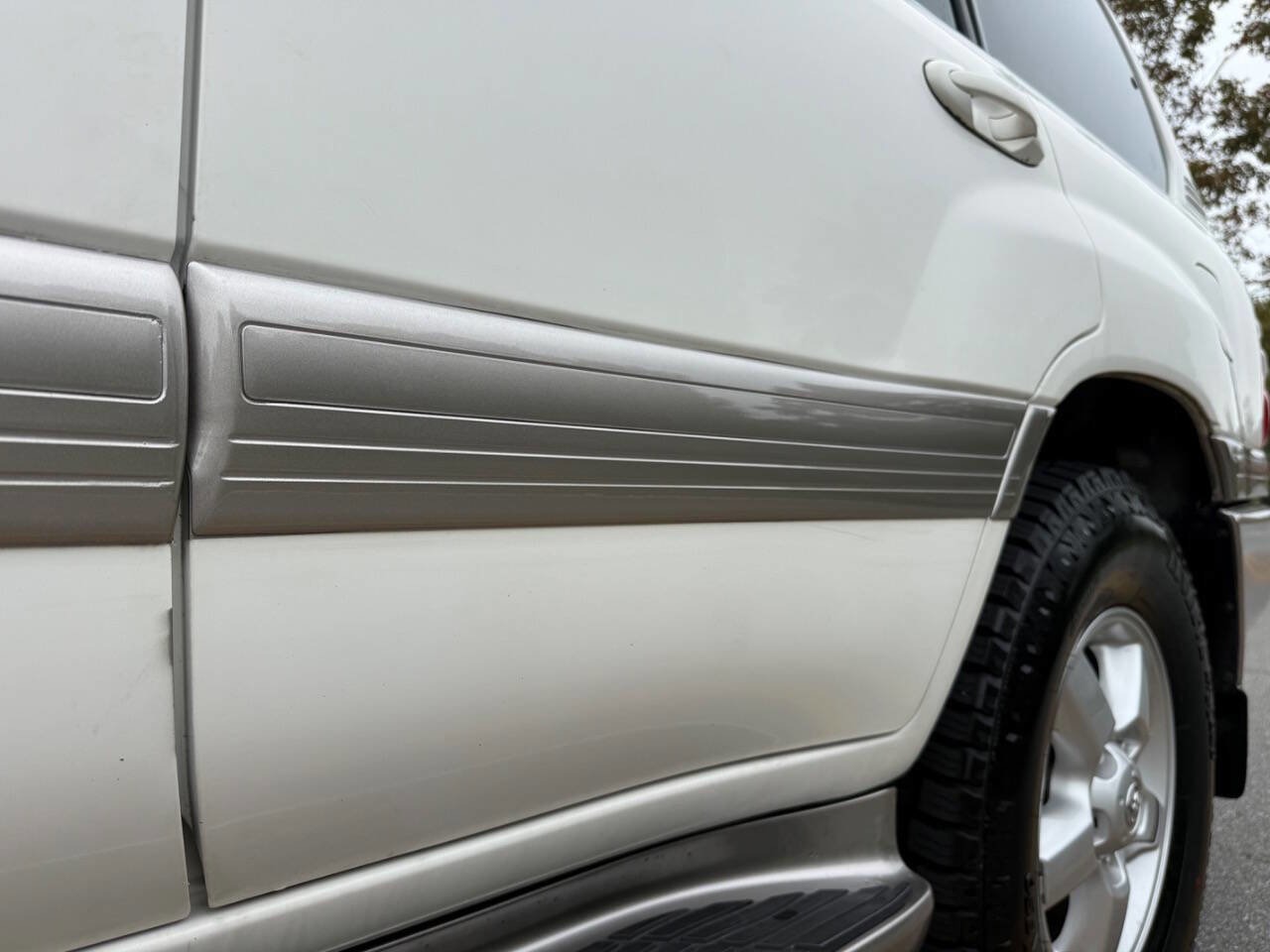 Used 2004 Toyota Land Cruiser image 16