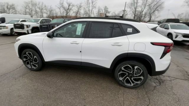 New 2026 Chevrolet Trax RS w/ Sunroof Package FWD image 7