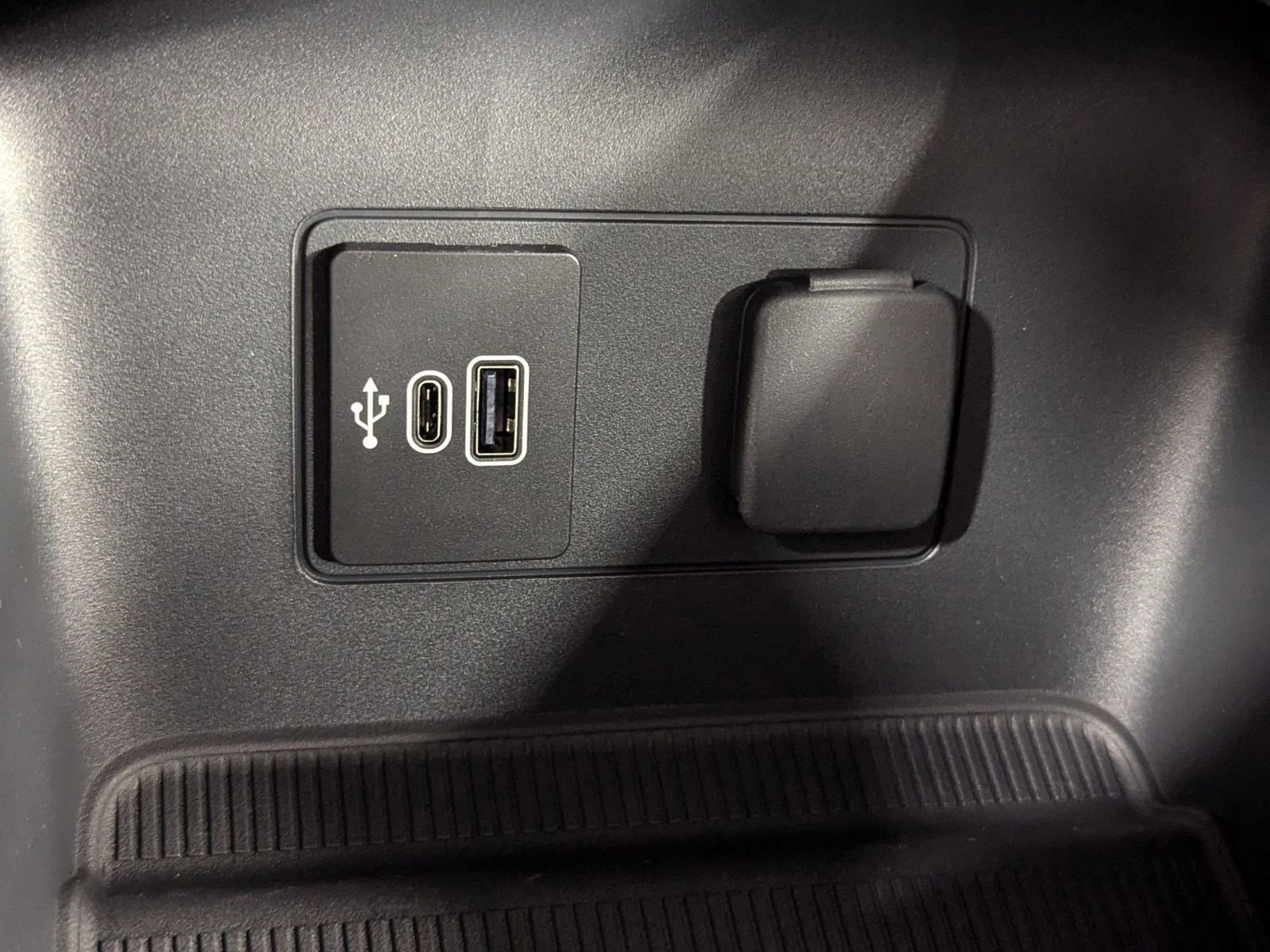 New 2026 Ford Explorer Active w/ Active Comfort Package image 25