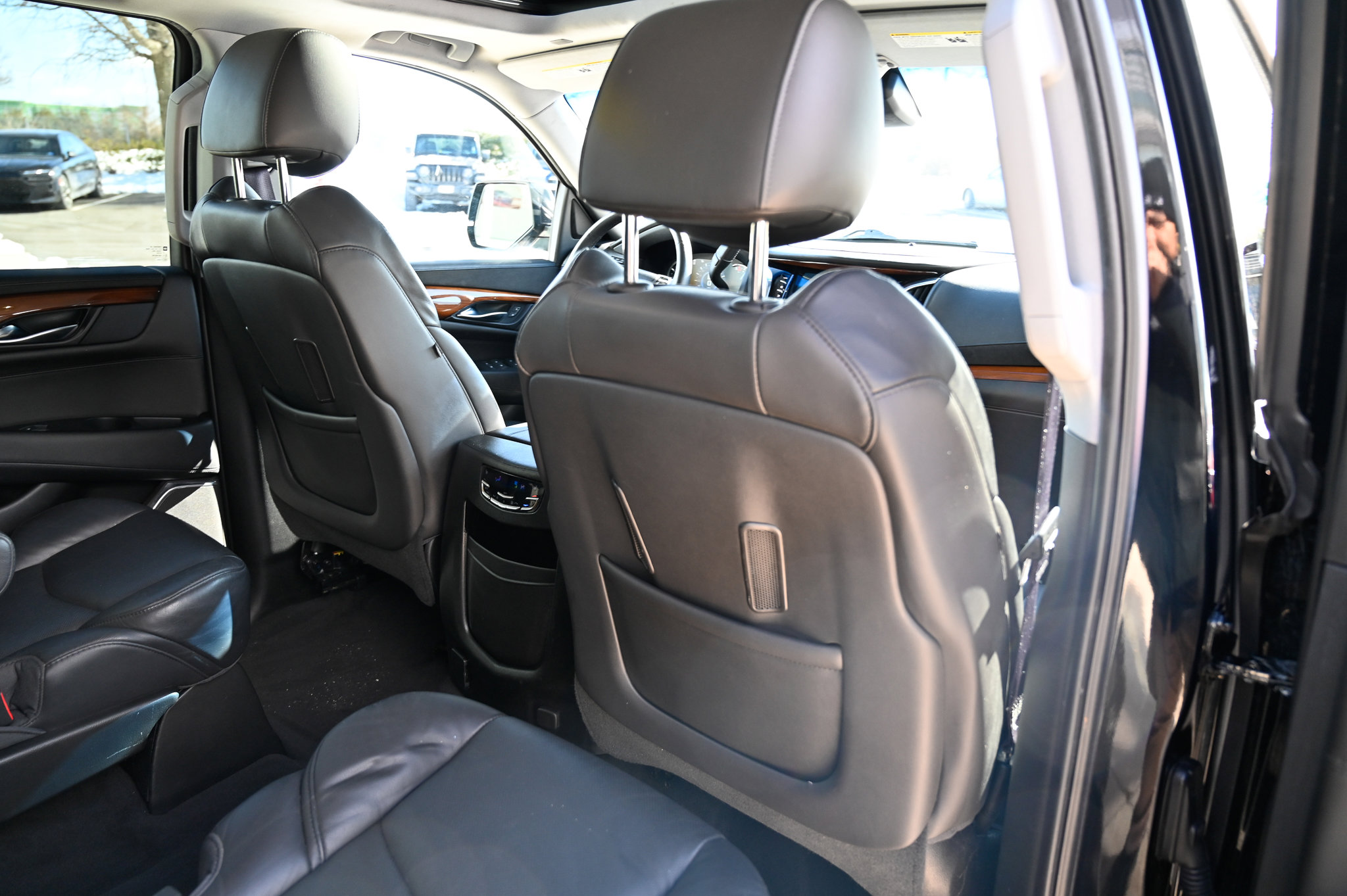 Used 2017 Cadillac Escalade ESV Luxury image 49