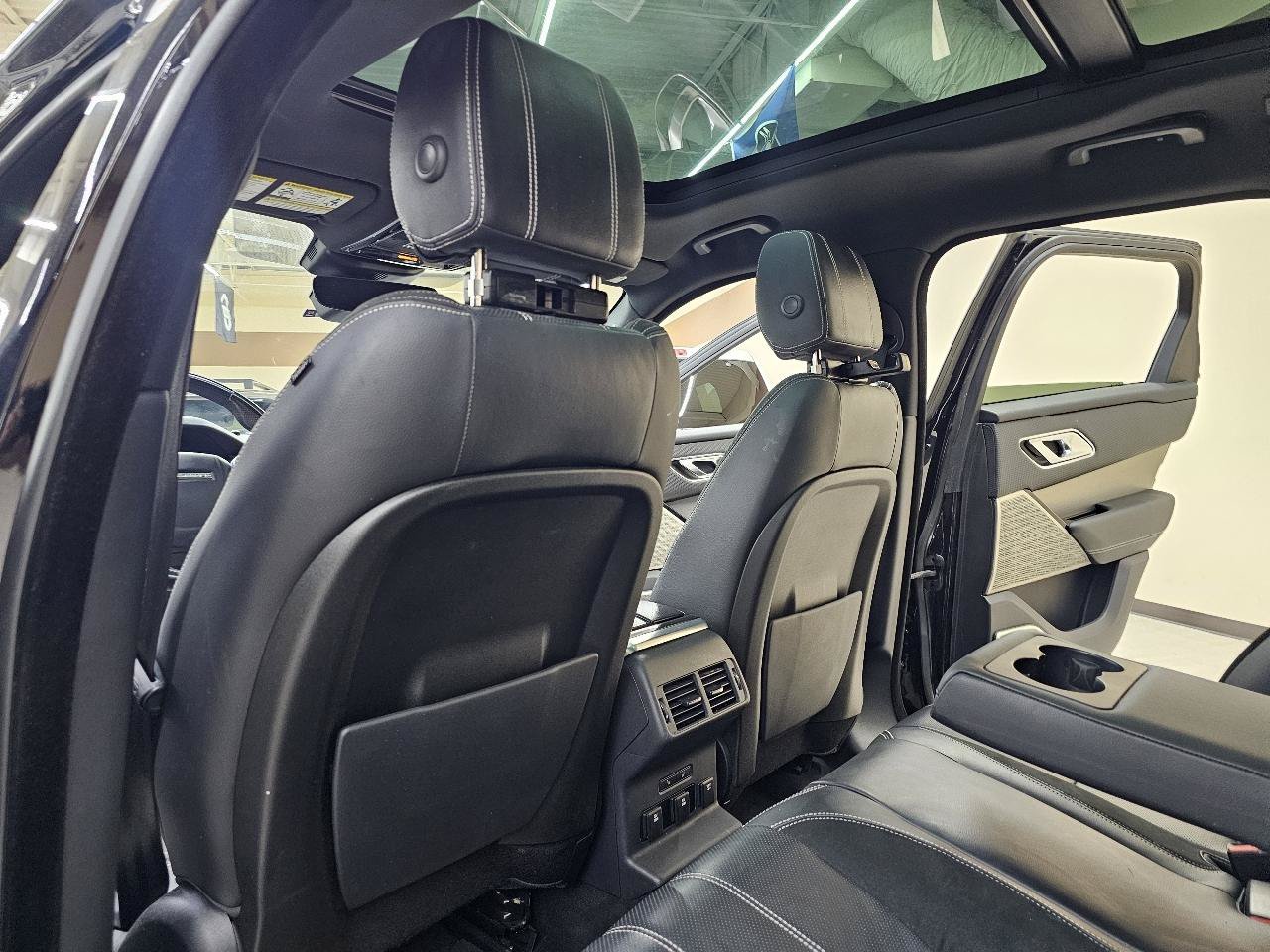 Used 2018 Land Rover Range Rover Velar R-Dynamic SE AWD/4WD image 26