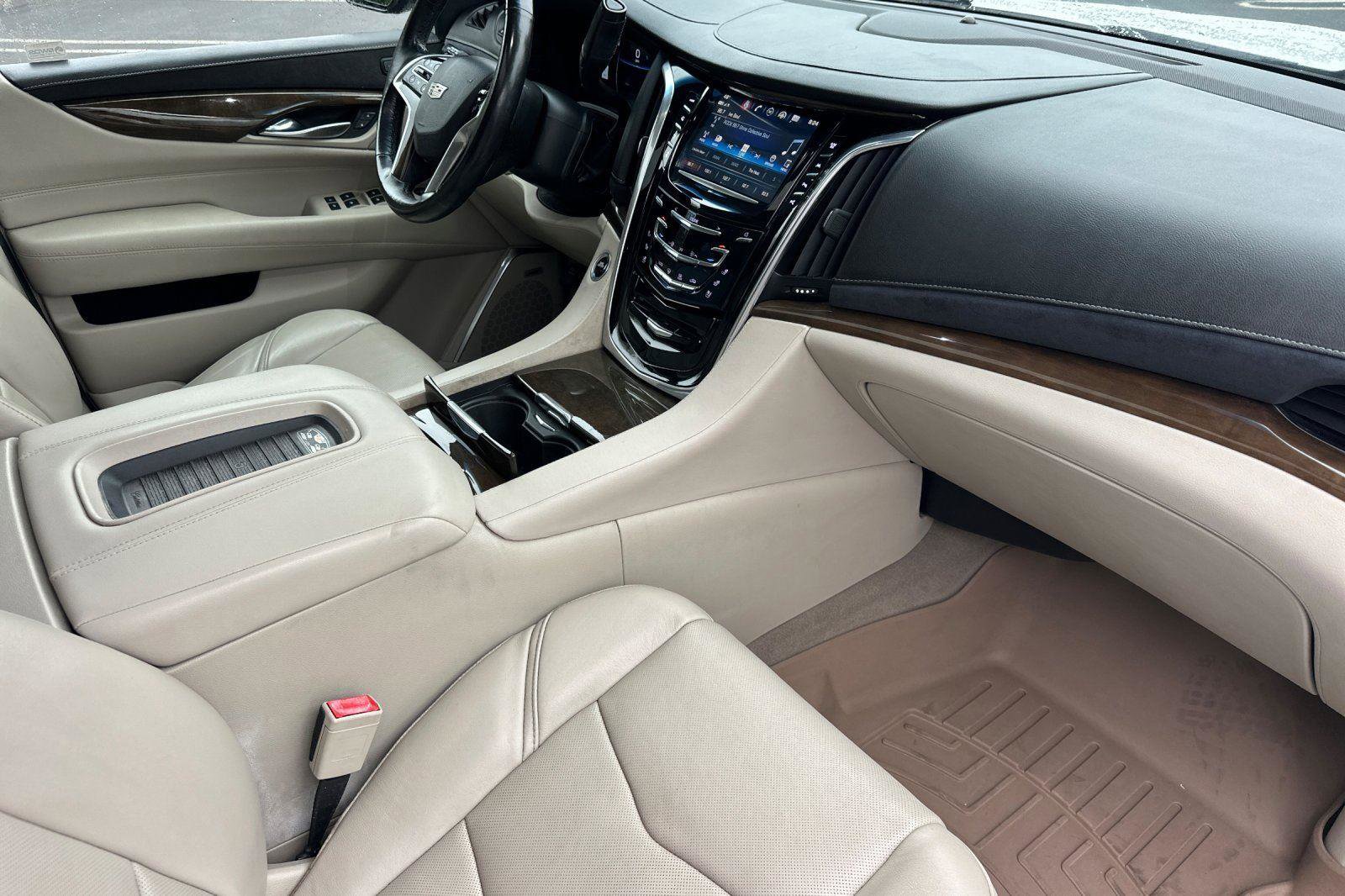 Used 2019 Cadillac Escalade Luxury image 18