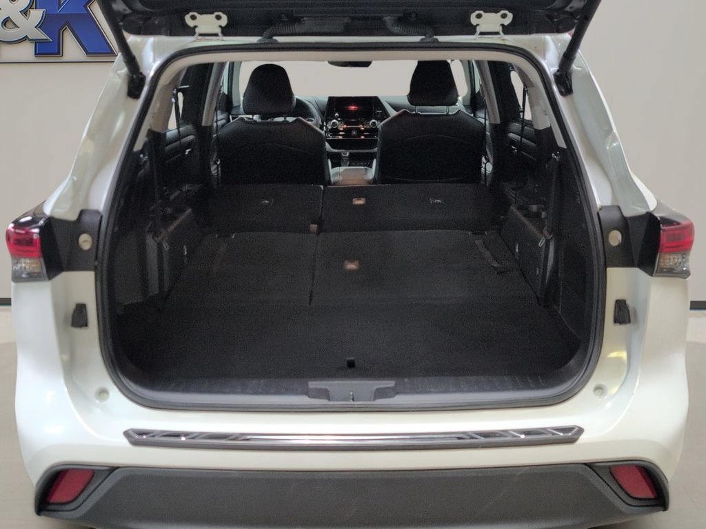 Used 2024 Toyota Highlander XLE AWD/4WD image 29