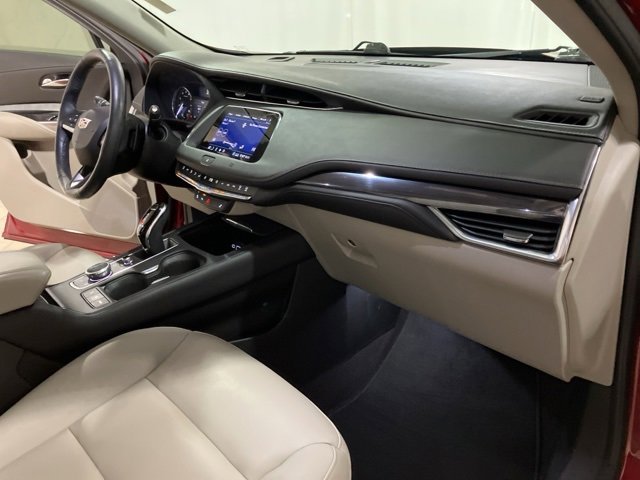 Used 2020 Cadillac XT4 Luxury w/ Cold Weather Package image 22