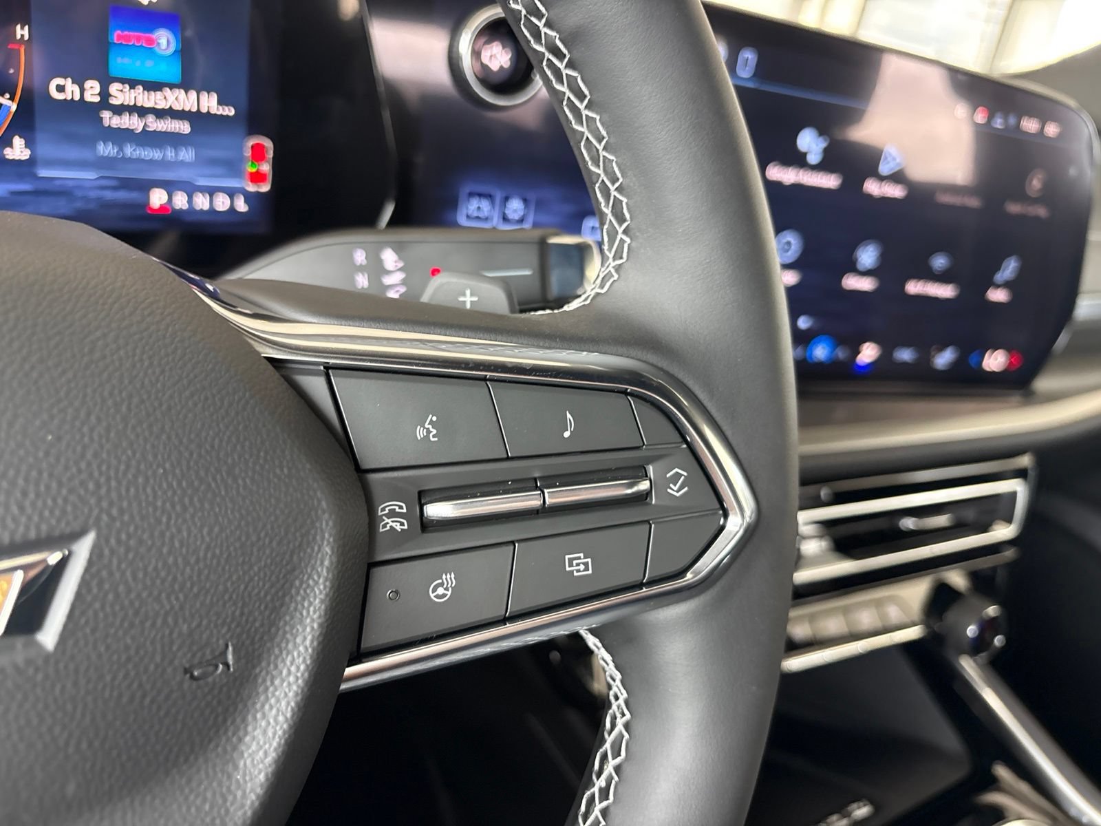New 2026 Chevrolet Traverse LT w/ Driver Confidence Package FWD image 32