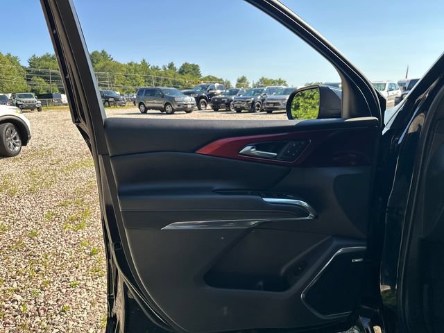Certified 2026 Chevrolet Traverse RS w/ LPO, Floor Liner Package AWD/4WD image 25