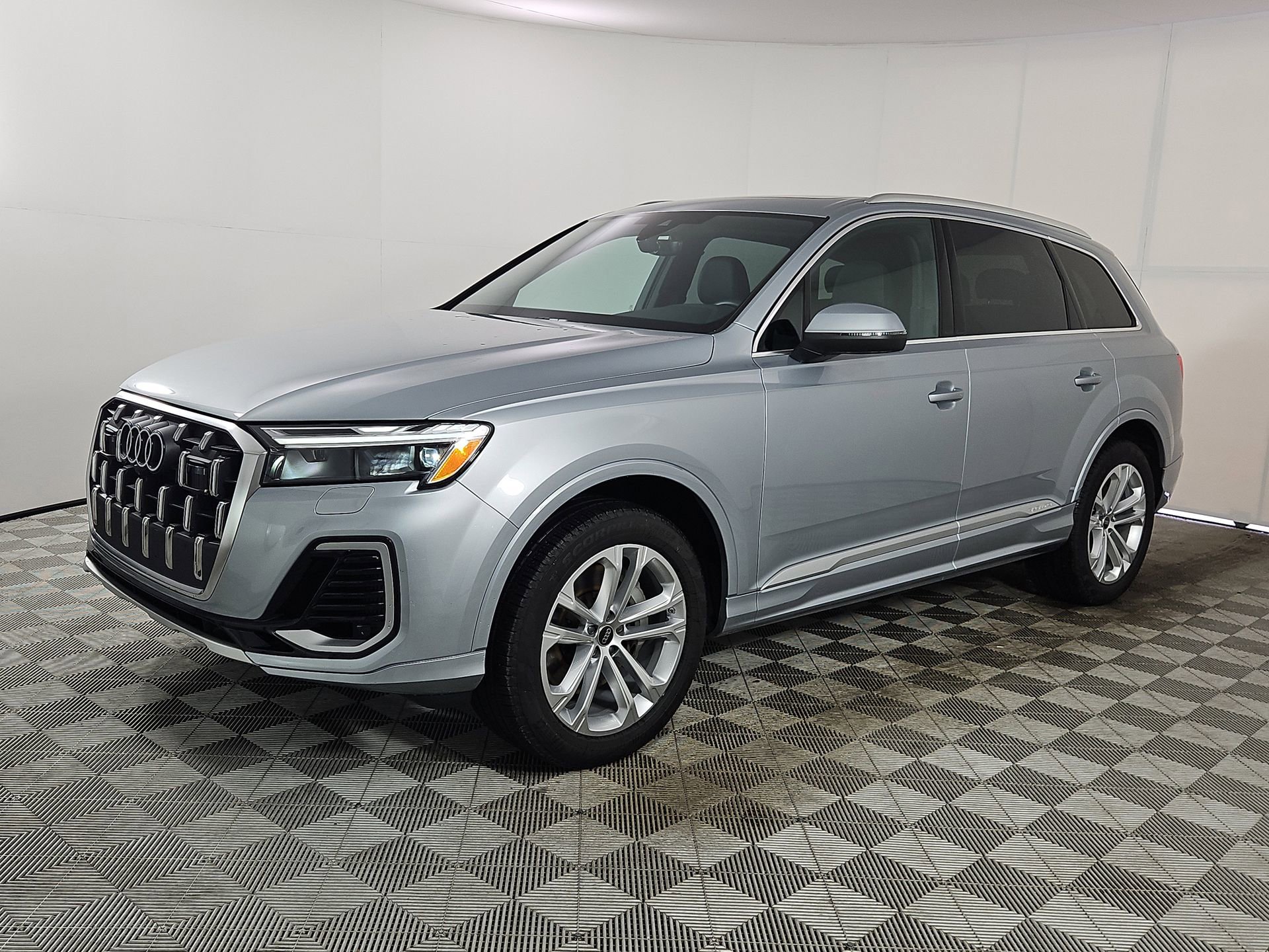 Certified 2025 Audi Q7 3.0T Premium image 3