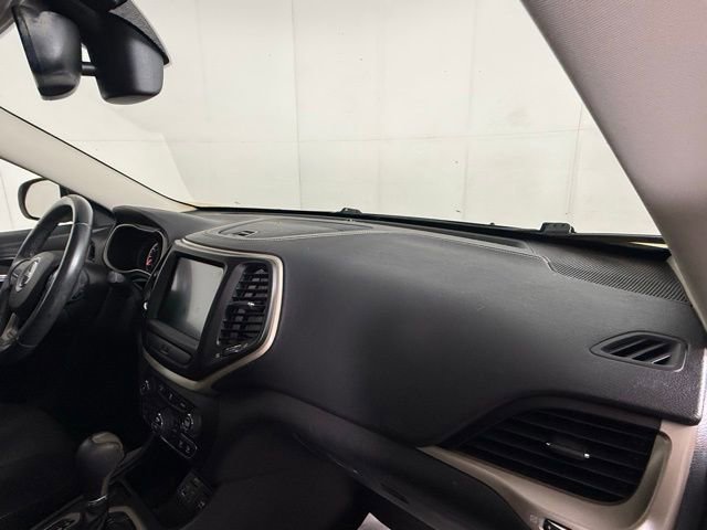 Used 2015 Jeep Cherokee Latitude w/ Comfort/Convenience Group image 30