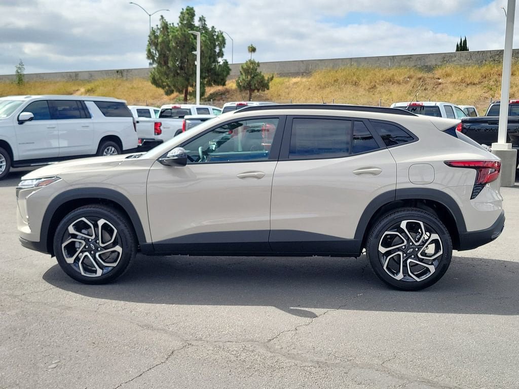 New 2026 Chevrolet Trax RS w/ Sunroof Package FWD image 25