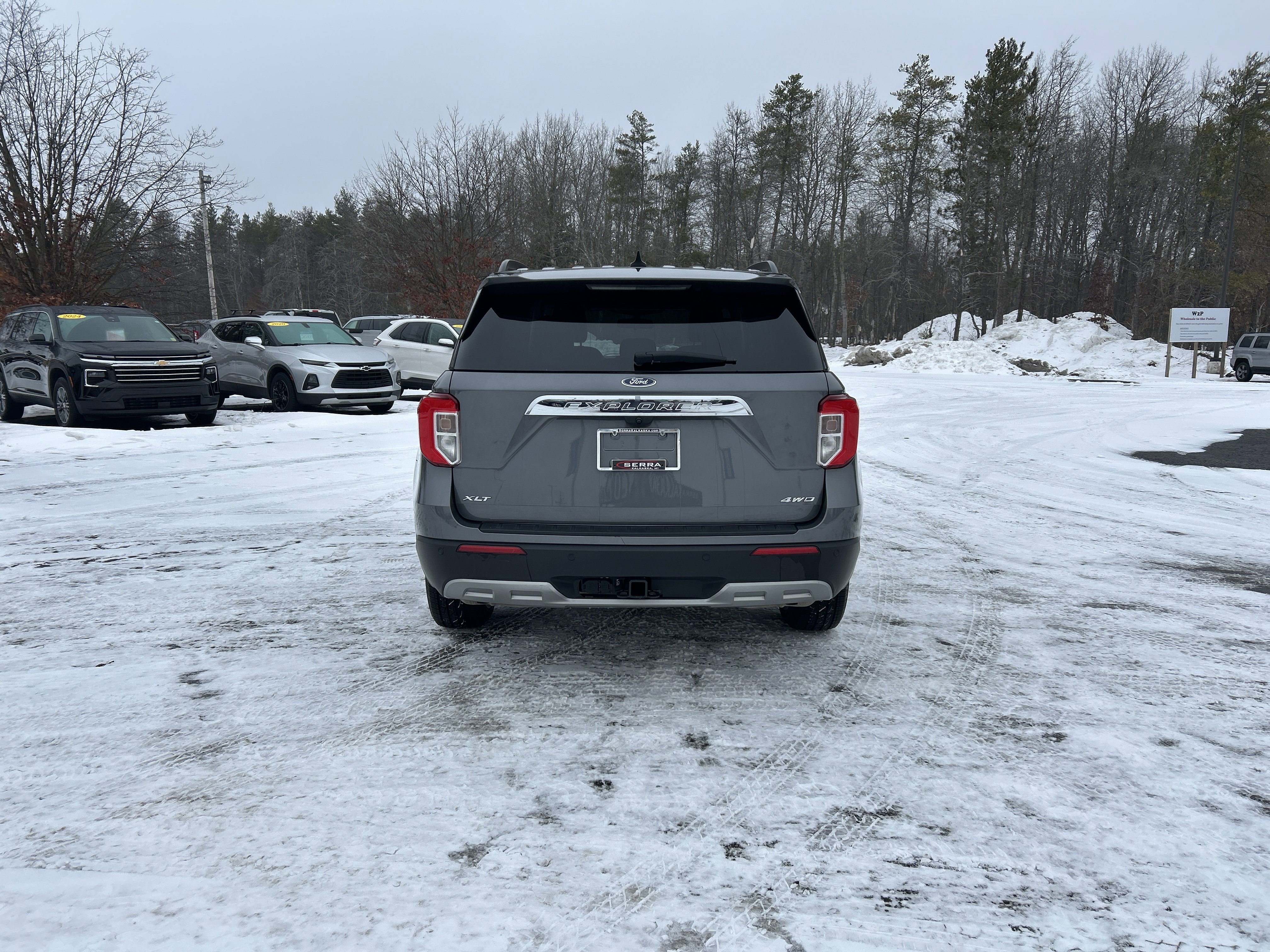 Certified 2022 Ford Explorer XLT w/ Equipment Group 202A image 5