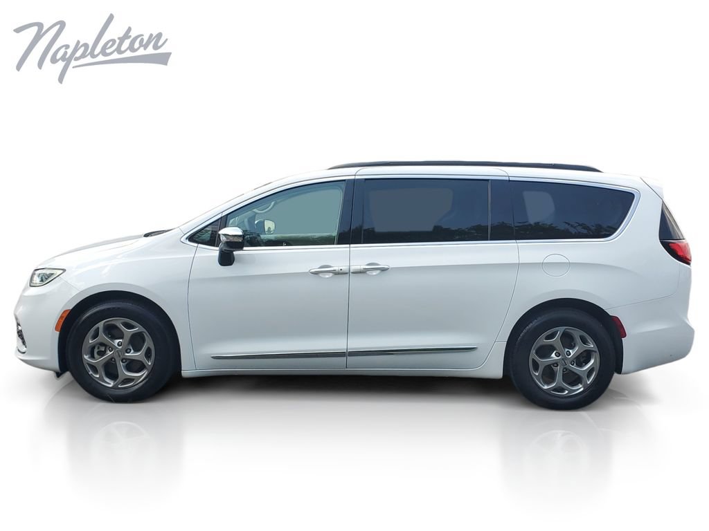 Used 2023 Chrysler Pacifica Limited FWD image 2