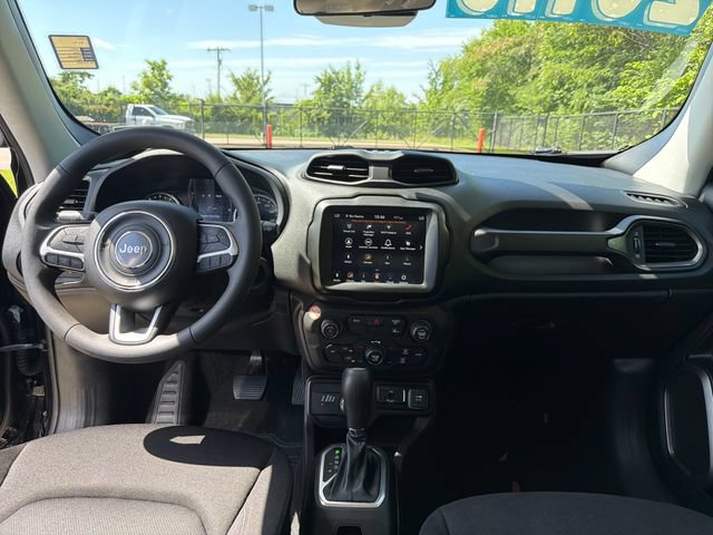 Used 2023 Jeep Renegade Latitude AWD/4WD image 15