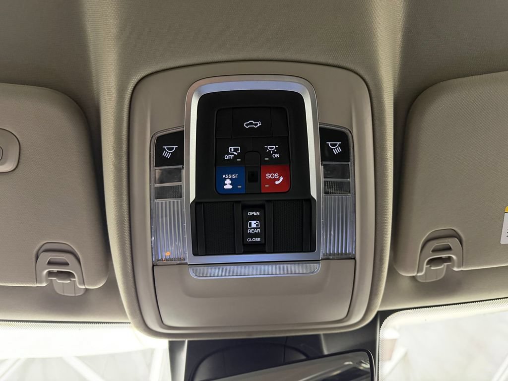 Used 2022 RAM 1500 Laramie AWD/4WD image 16