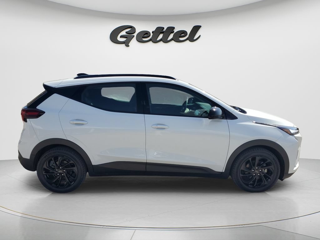 Used 2027 Chevrolet Bolt RS FWD image 3